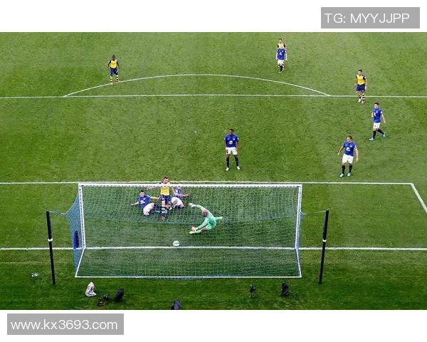 足球后卫能否打破传统成就球星地位的探讨与挑战